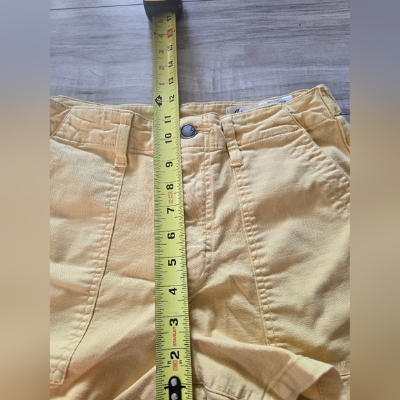 Yellow Cargo Shorts with Casual Style - Picture 4 of 7